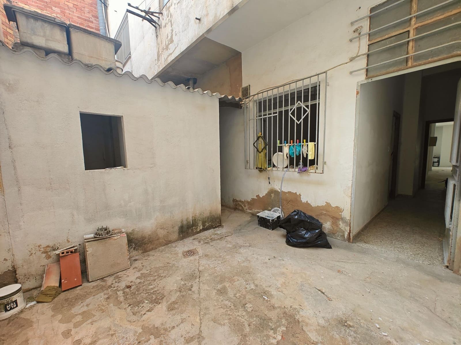 Erhverv til salg i Bunol - € 80.000 (Ref: 8312280)