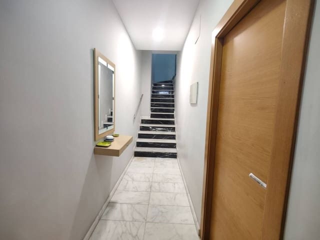 Chalet de 3 habitaciones en Buñol en venta con garaje - 220.000 € (Ref: 8312289)