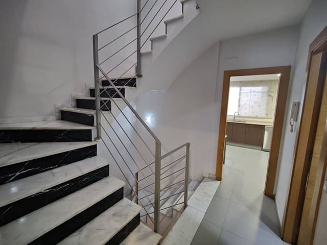 Chalet de 3 habitaciones en Buñol en venta con garaje - 220.000 € (Ref: 8312289)