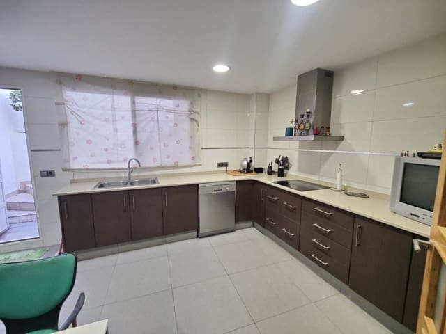 Chalet de 3 habitaciones en Buñol en venta con garaje - 220.000 € (Ref: 8312289)