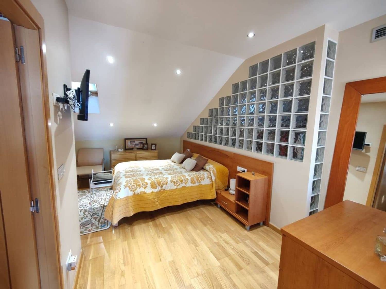 4 soveværelse Lejlighed til salg i Bunol med swimmingpool garage - € 260.000 (Ref: 8312299)