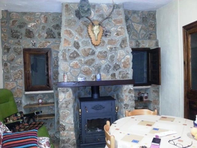 3 bedroom Finca/Country House for sale in Cortes de Pallás - € 60,000 (Ref: 8373516)