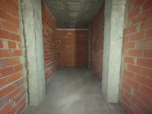 Commercial for sale in Buñol - € 135,000 (Ref: 8373517)