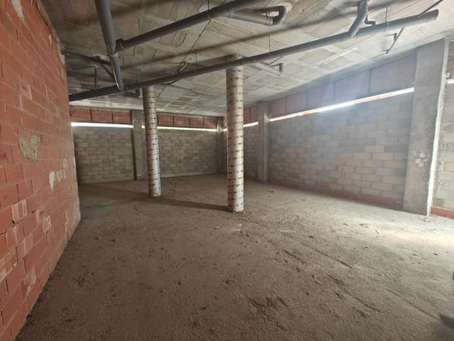 Commercial for sale in Buñol - € 135,000 (Ref: 8373517)