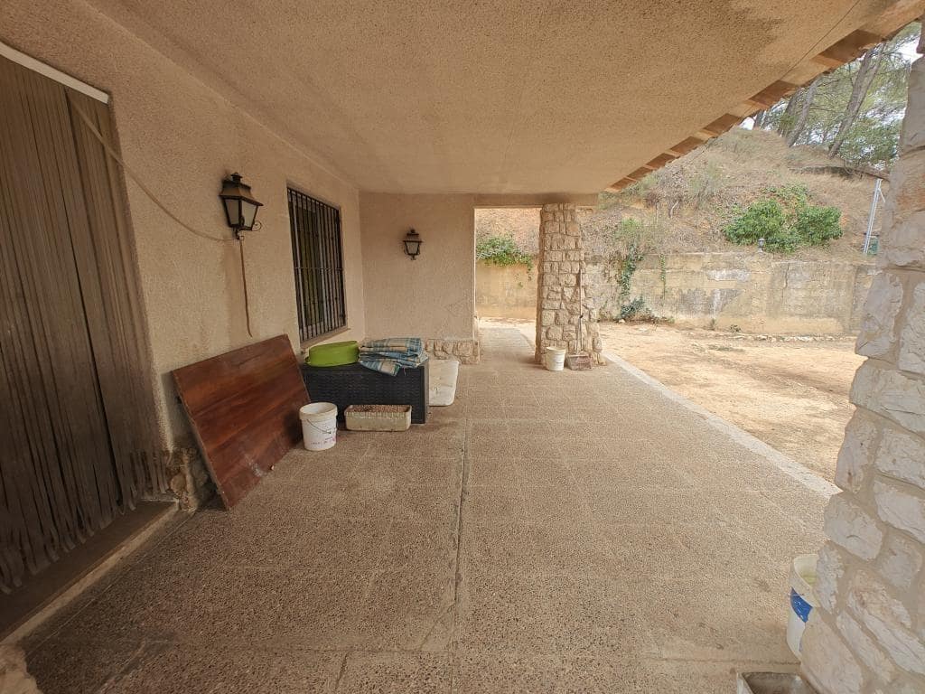 5 bedroom Villa for sale in Buñol € 140,000 (Ref 8403574)