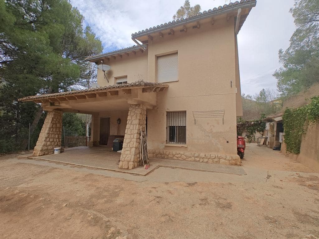 5 bedroom Villa for sale in Buñol € 140,000 (Ref 8403574)
