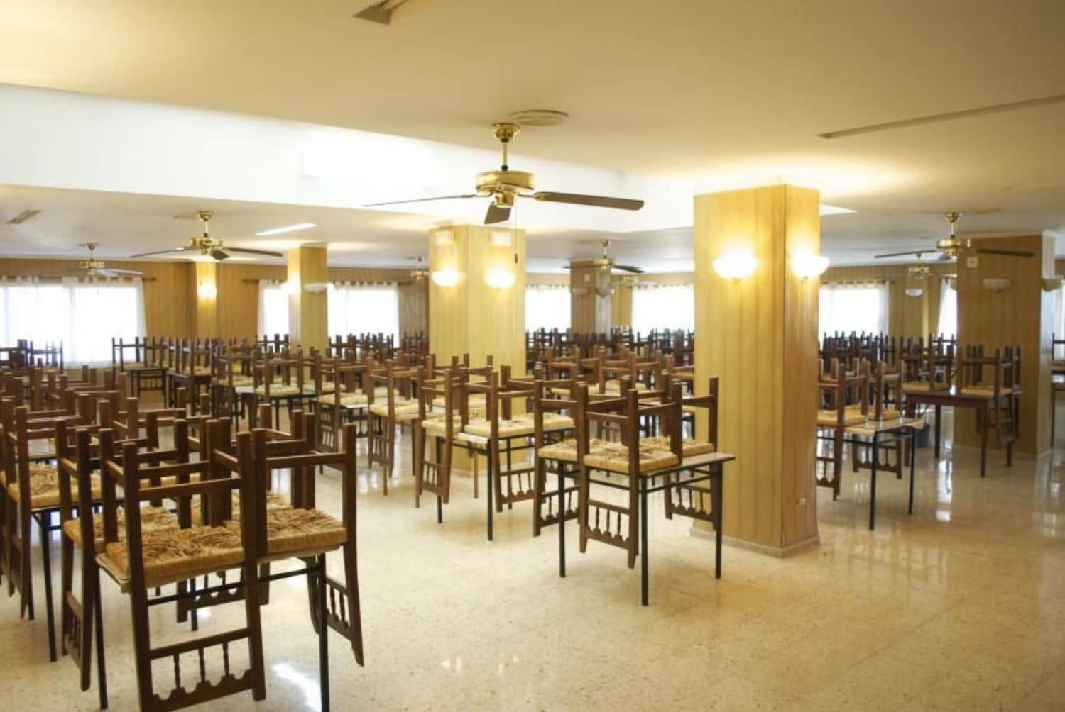 87 soveværelse Hotel til salg i Bejis med swimmingpool - € 800.000 (Ref: 8421571)