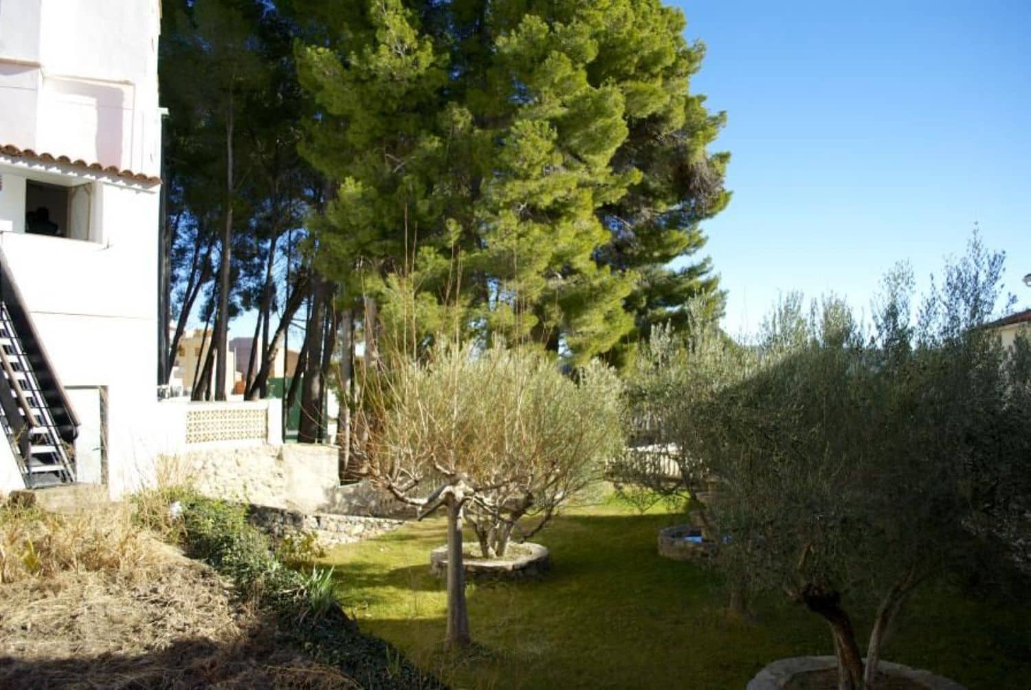 87 soveværelse Hotel til salg i Bejis med swimmingpool - € 800.000 (Ref: 8421571)