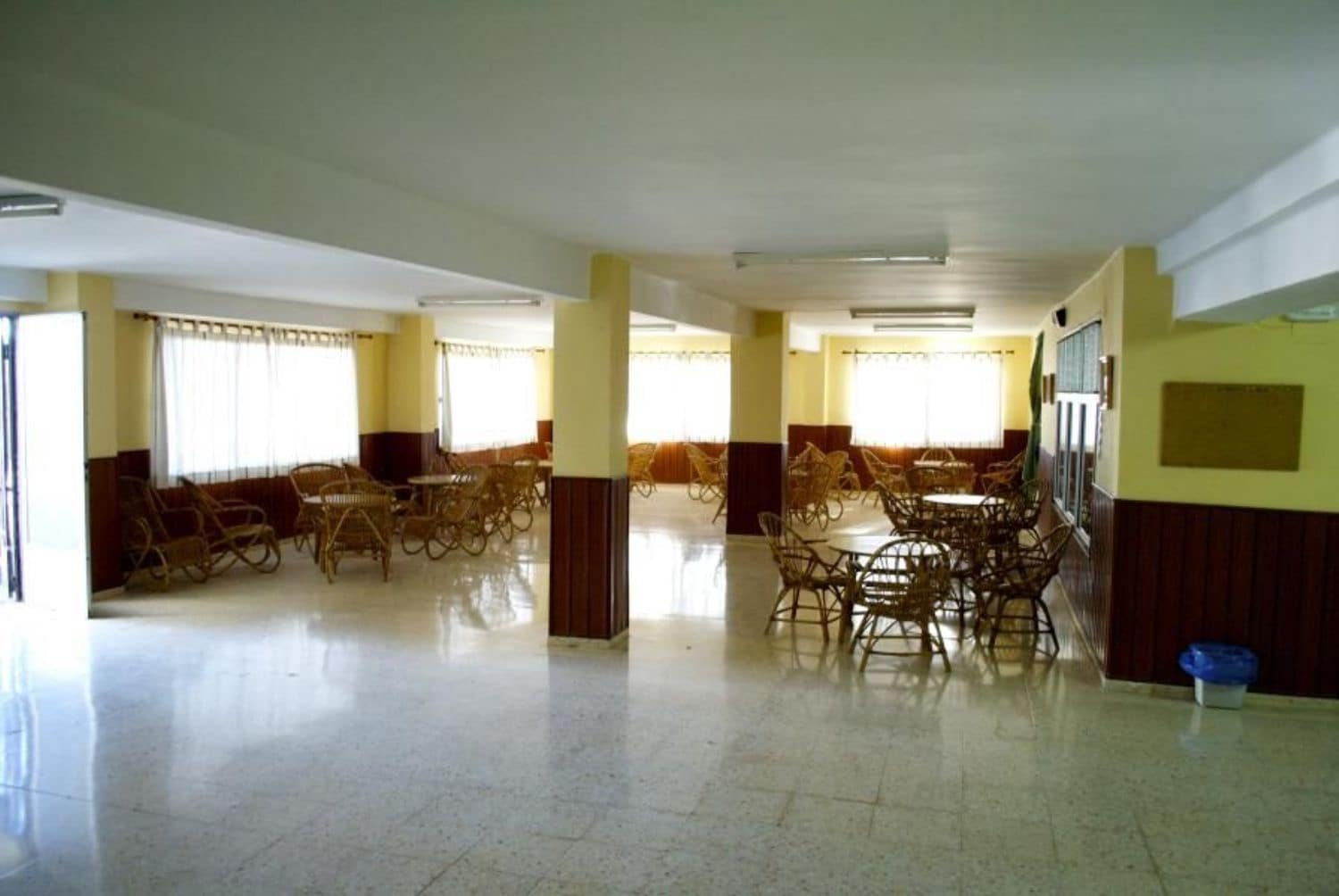 87 soveværelse Hotel til salg i Bejis med swimmingpool - € 800.000 (Ref: 8421571)