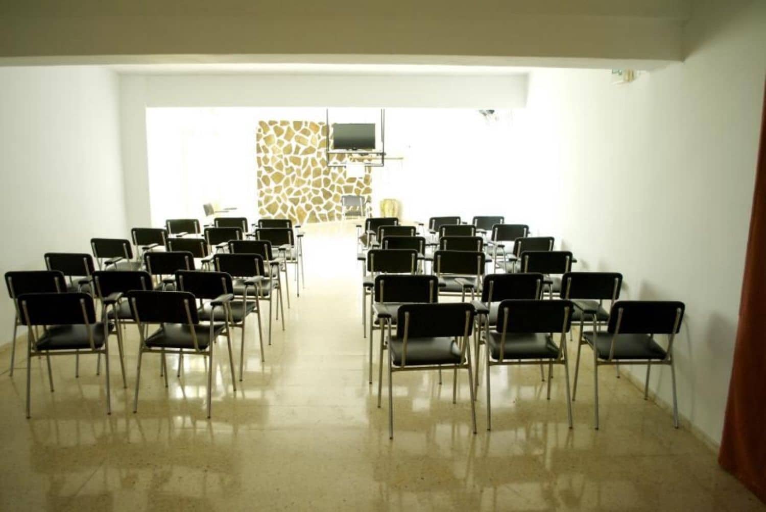 87 soveværelse Hotel til salg i Bejis med swimmingpool - € 800.000 (Ref: 8421571)