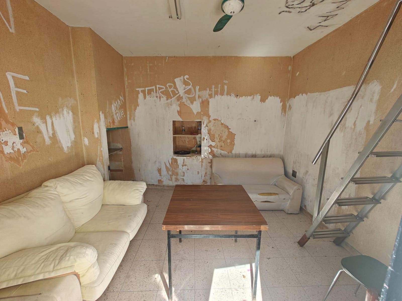 Commercial for sale in Bunol - € 30,000 (Ref: 8438763)