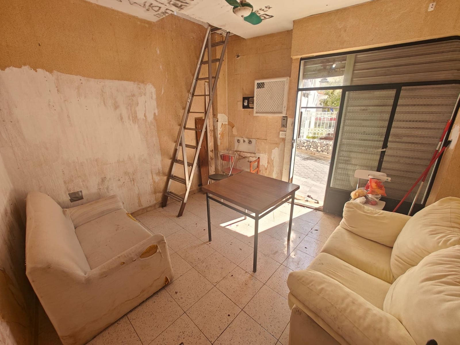 Commercial for sale in Bunol - € 30,000 (Ref: 8438763)