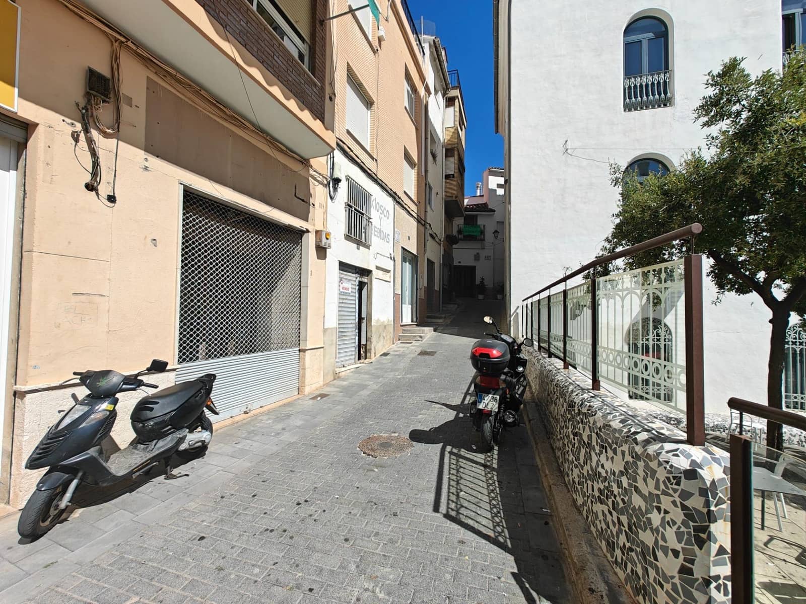 Commercial for sale in Bunol - € 30,000 (Ref: 8438763)