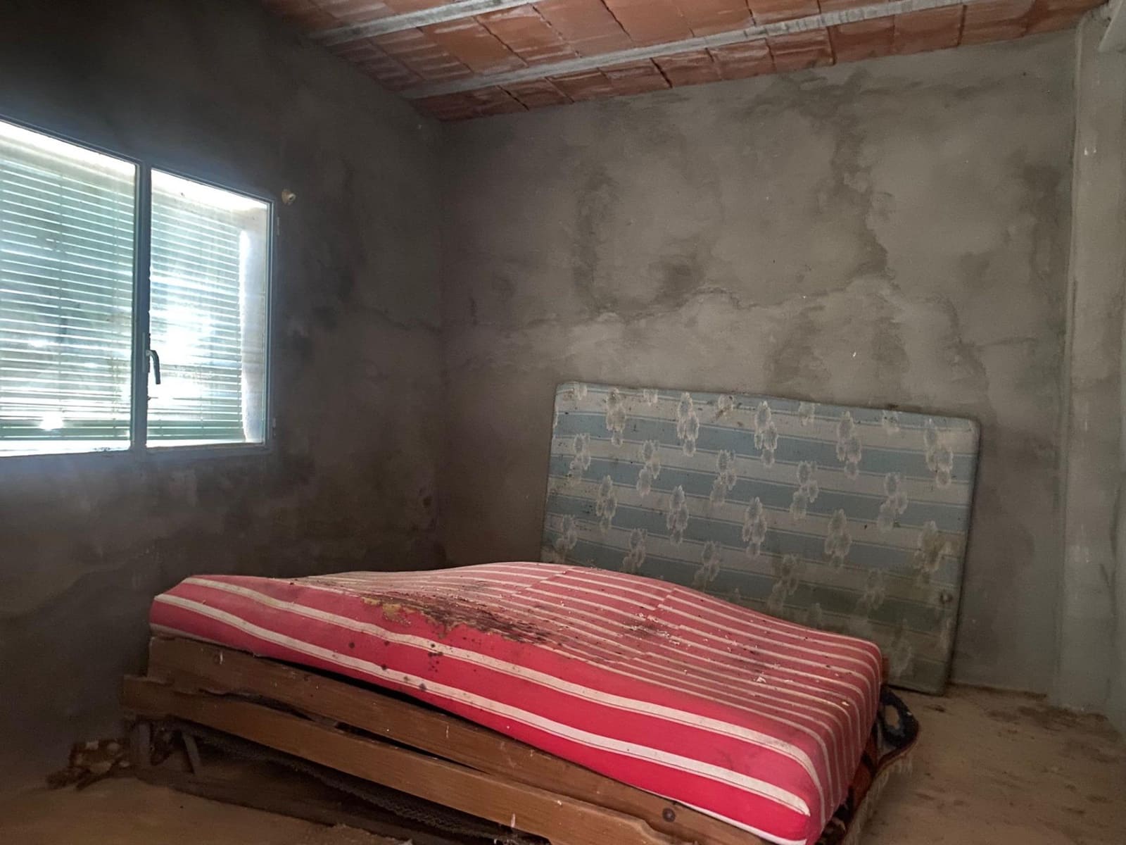 3 soveværelse Finca/Landehus til salg i Cortes de Pallas - € 40.000 (Ref: 8446034)