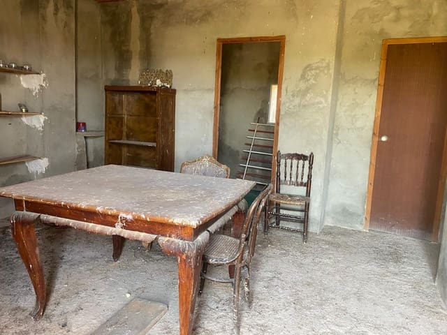 3 bedroom Finca/Country House for sale in Cortes de Pallás - € 40,000 (Ref: 8446034)