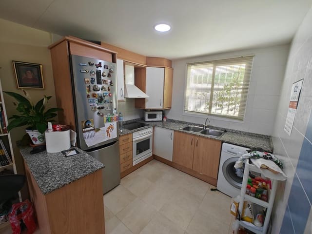 2 soveværelse Rækkehus til salg i Alborache med swimmingpool garage - € 135.000 (Ref: 8461819)