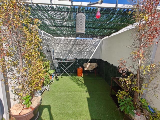 2 soveværelse Rækkehus til salg i Alborache med swimmingpool garage - € 135.000 (Ref: 8461819)