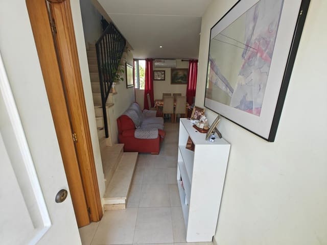 2 soverom Rekkehus til salgs i Alborache med svømmebasseng garasje - € 135 000 (Ref: 8461819)