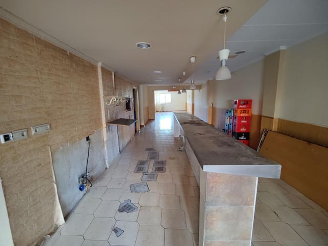 Commercieel te koop in Buñol - € 120.000 (Ref: 8514745)