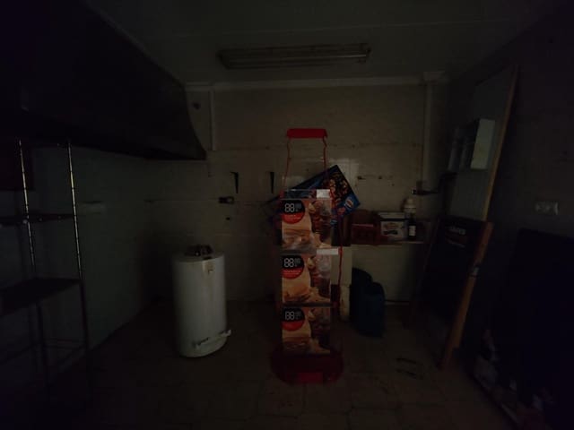 Commercieel te koop in Buñol - € 120.000 (Ref: 8514745)