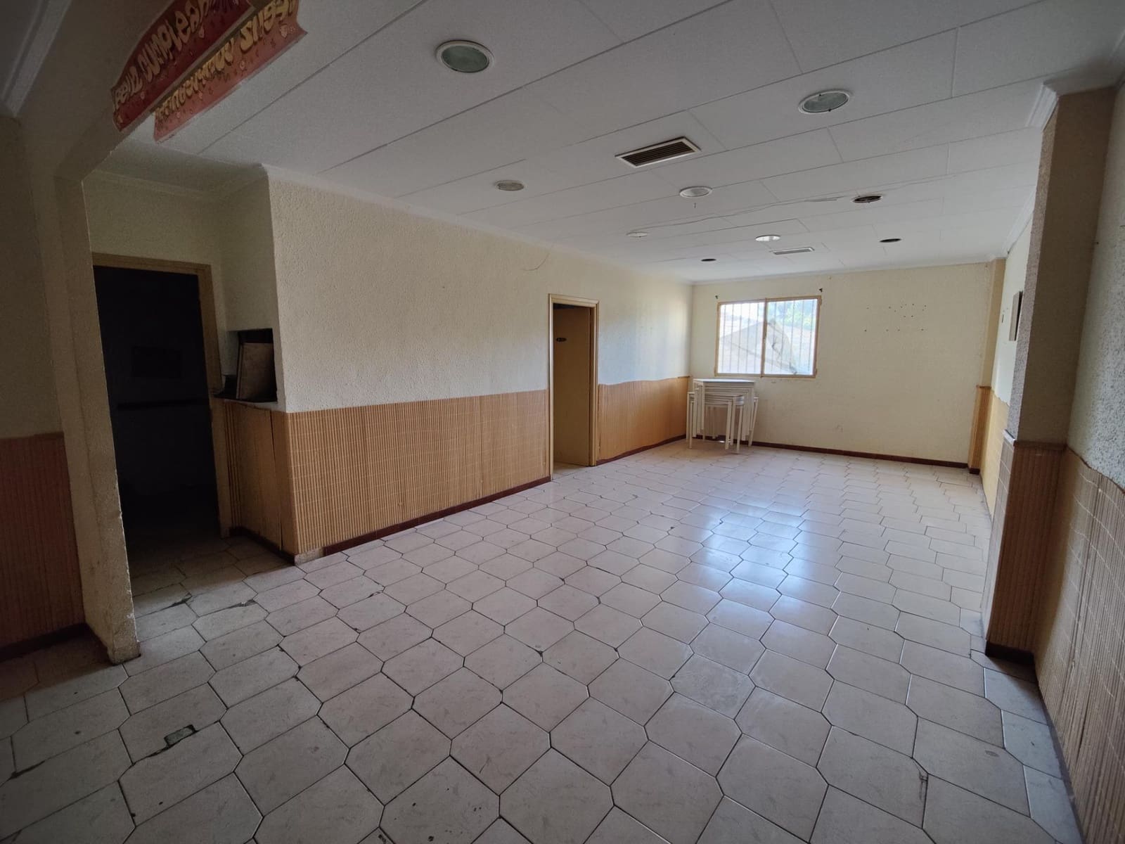 Erhverv til salg i Bunol - € 120.000 (Ref: 8514745)