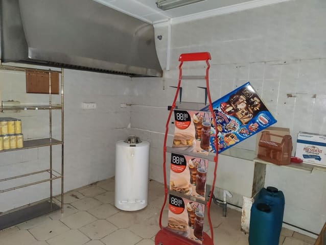 Commercieel te koop in Buñol - € 120.000 (Ref: 8514745)