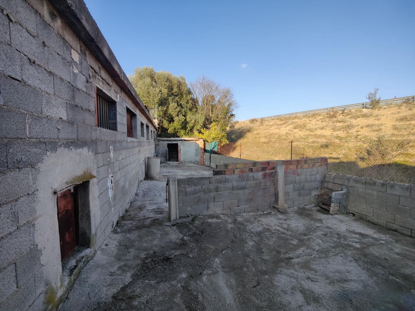 Virksomhed til salg i Macastre - € 60.000 (Ref: 8538738)