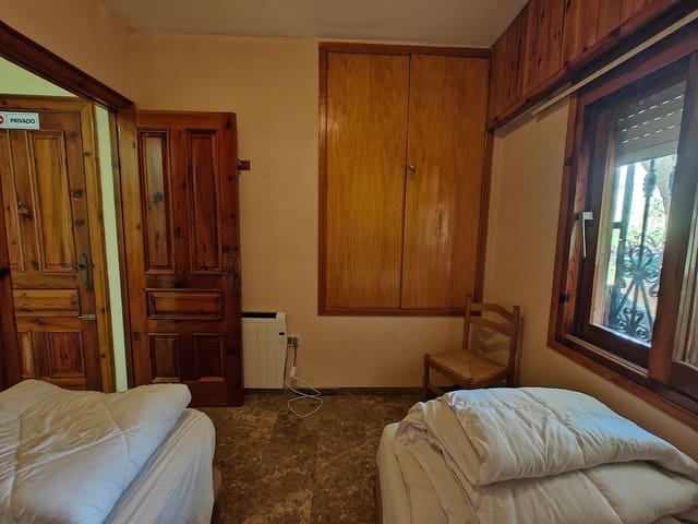 5 bedroom Villa for sale in Macastre with pool garage - € 340,000 (Ref: 8551192)