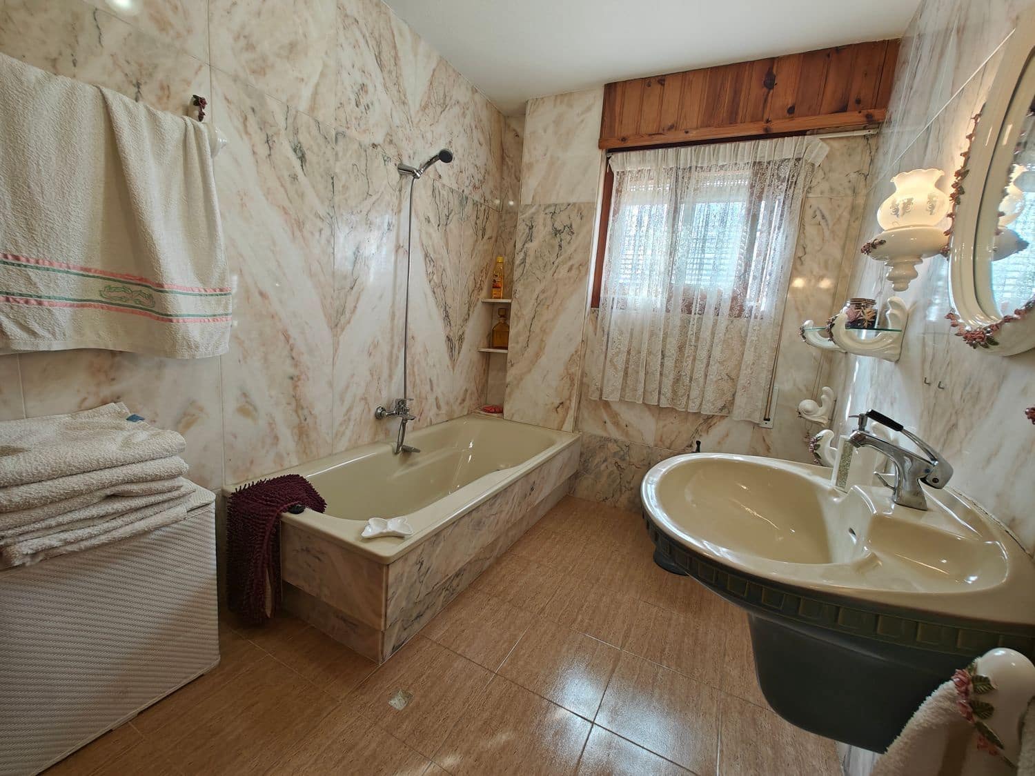 5 soveværelse Villa til salg i Macastre med swimmingpool garage - € 340.000 (Ref: 8551192)