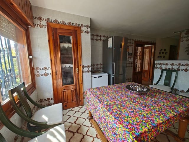 5 bedroom Villa for sale in Macastre with pool garage - € 340,000 (Ref: 8551192)