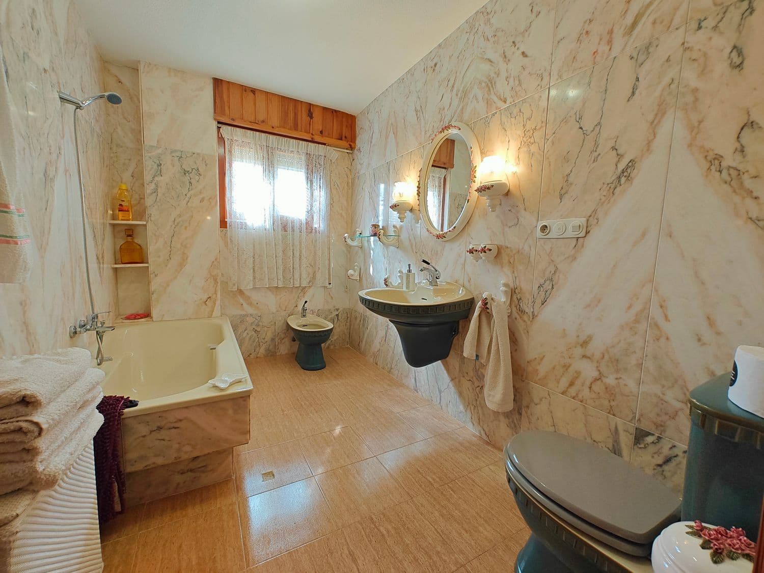 5 soveværelse Villa til salg i Macastre med swimmingpool garage - € 340.000 (Ref: 8551192)