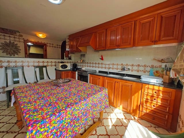 5 bedroom Villa for sale in Macastre with pool garage - € 340,000 (Ref: 8551192)