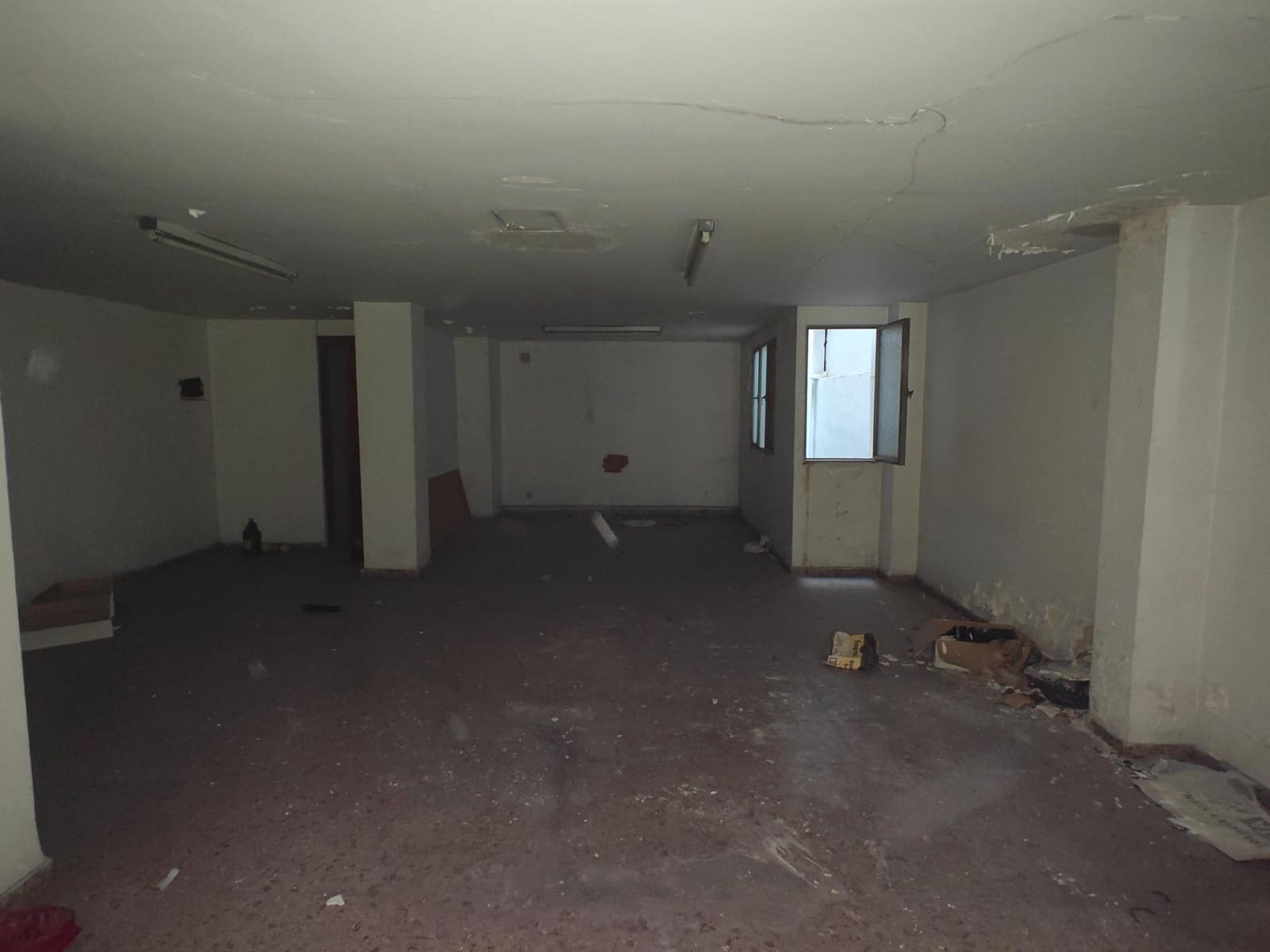 Erhverv til salg i Bunol - € 140.000 (Ref: 8561455)