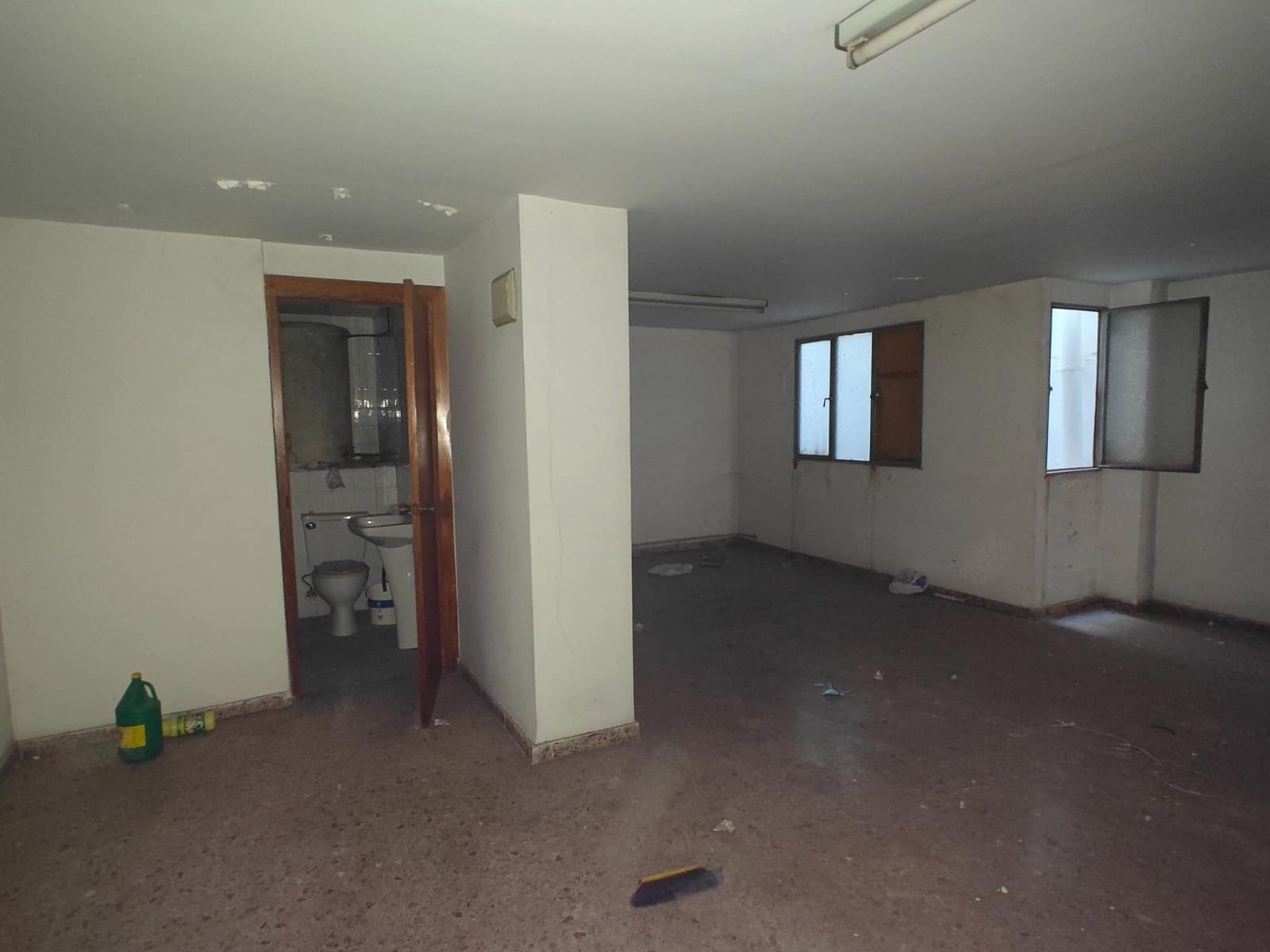 Erhverv til salg i Bunol - € 140.000 (Ref: 8561455)