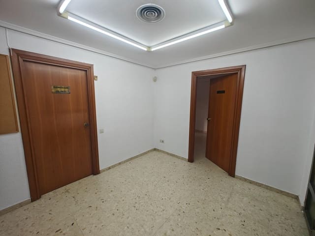 Kommersiell til leie i Buñol - € 750 (Ref: 8584237)