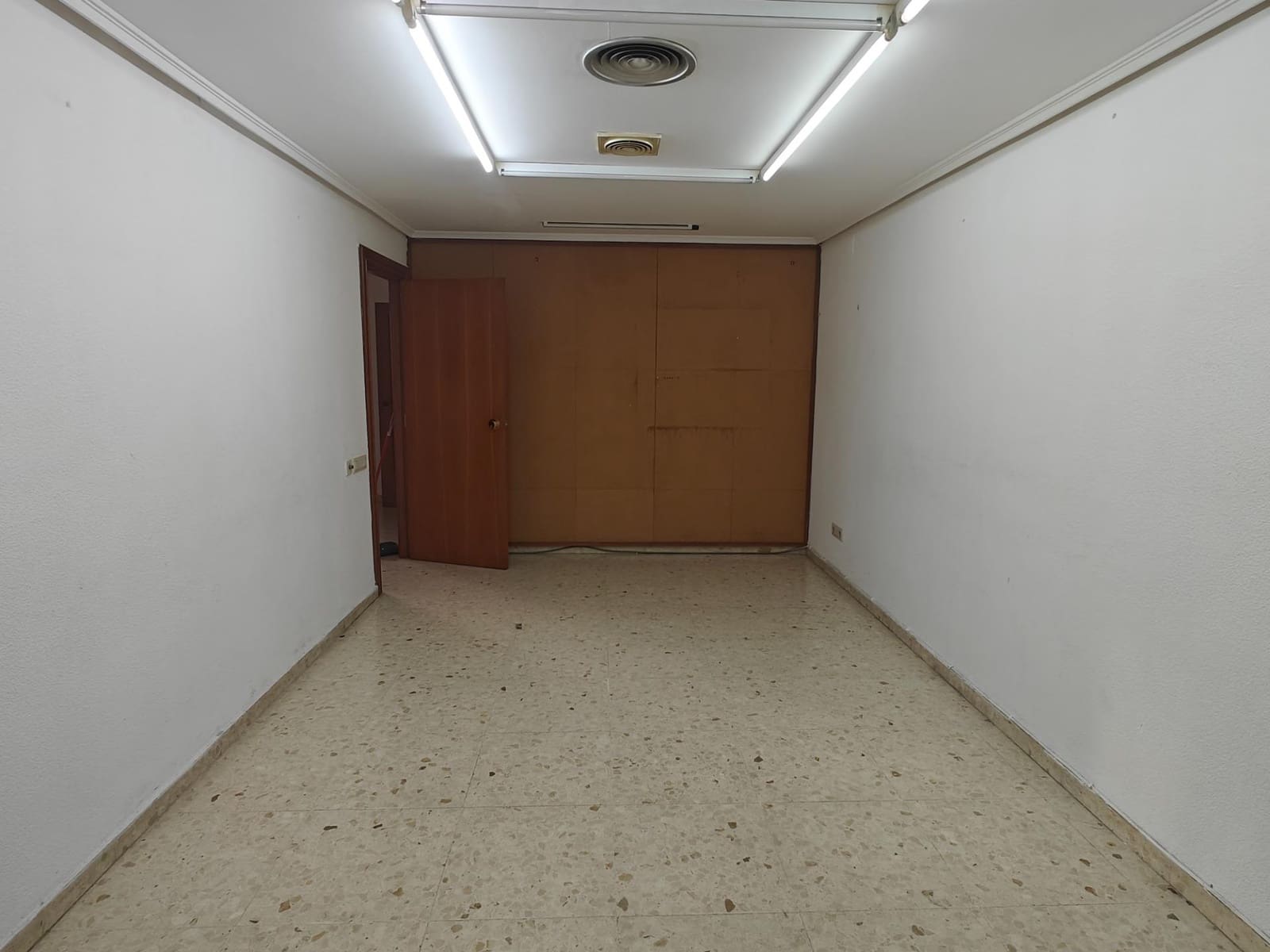 Erhverv til leje i Bunol - € 750 (Ref: 8584237)