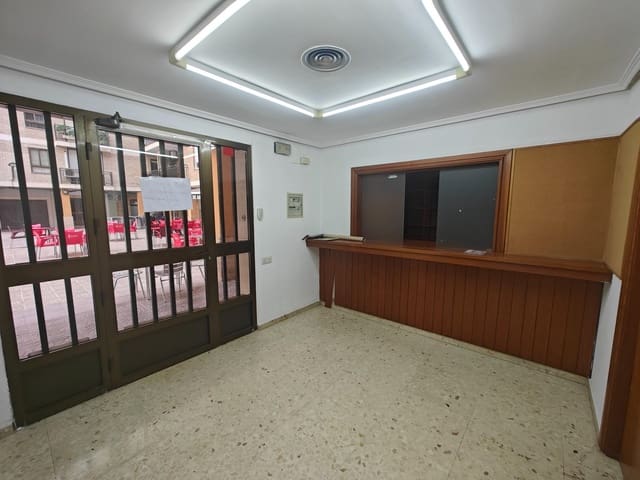 Kommersiell til leie i Buñol - € 750 (Ref: 8584237)