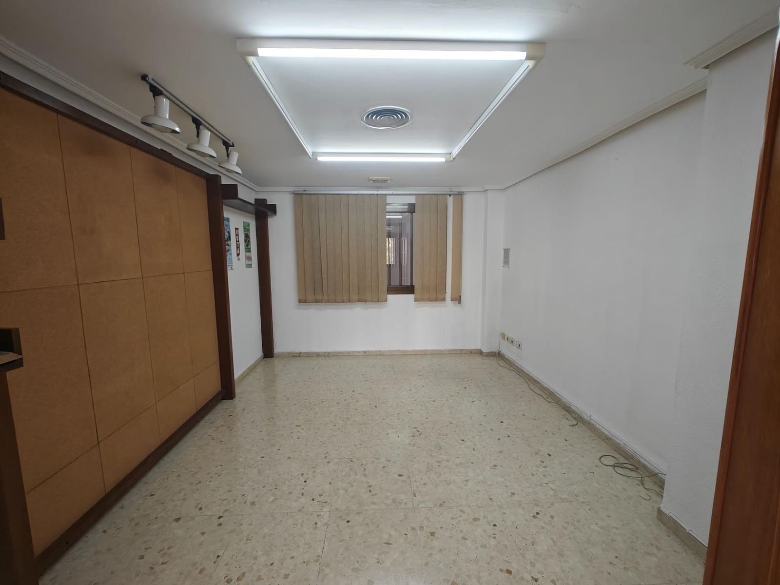 Erhverv til leje i Bunol - € 750 (Ref: 8584237)