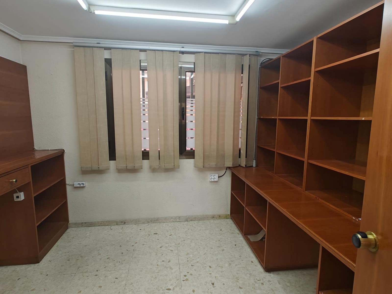 Erhverv til leje i Bunol - € 750 (Ref: 8584237)