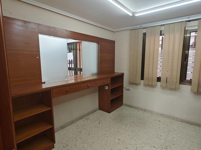 Kommersiell til leie i Buñol - € 750 (Ref: 8584237)