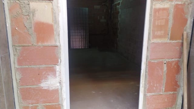 Kommersiell til leie i Buñol - € 300 (Ref: 8672030)