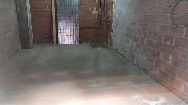 Kommersiell til leie i Buñol - € 300 (Ref: 8672030)