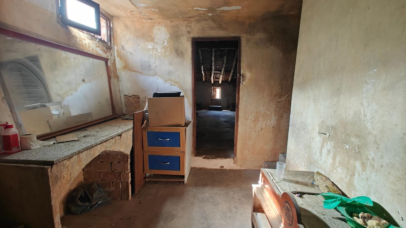 3 soveværelse Byhus til salg i Cortes de Pallas med garage - € 55.000 (Ref: 8895015)