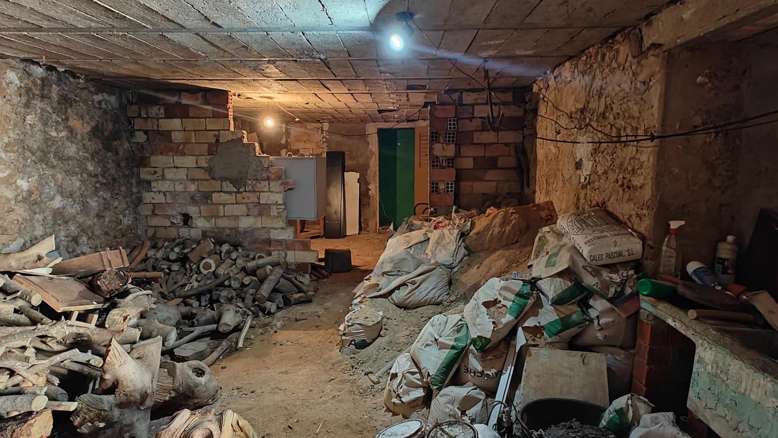 3 soveværelse Byhus til salg i Cortes de Pallas med garage - € 55.000 (Ref: 8895015)