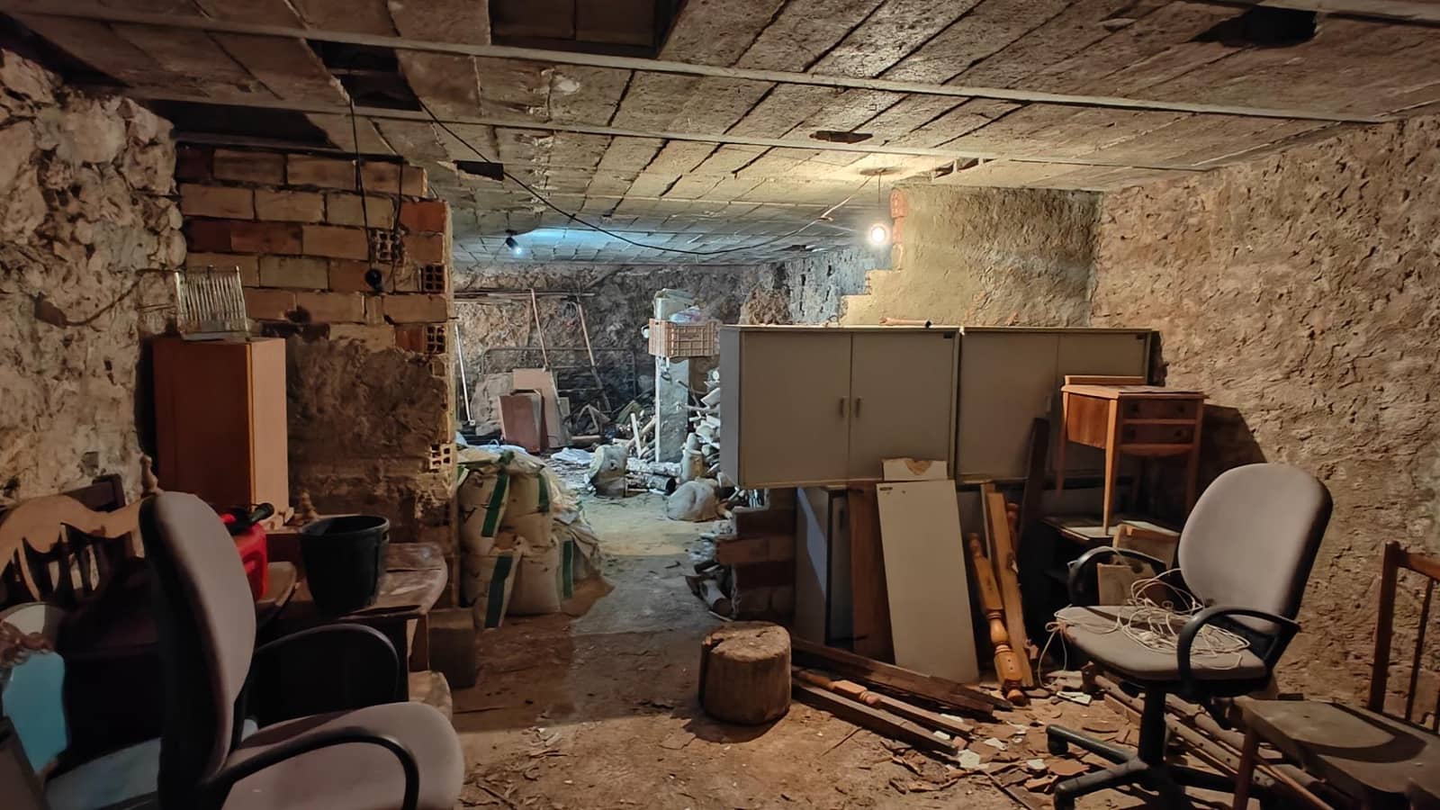 3 soveværelse Byhus til salg i Cortes de Pallas med garage - € 55.000 (Ref: 8895015)