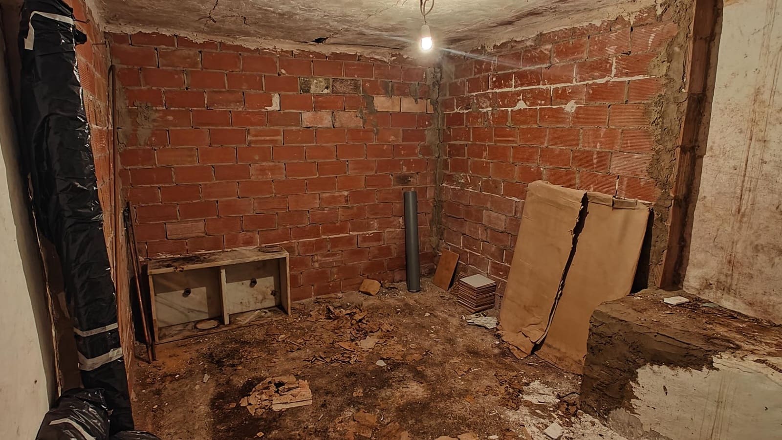 3 soveværelse Byhus til salg i Cortes de Pallas med garage - € 55.000 (Ref: 8895015)