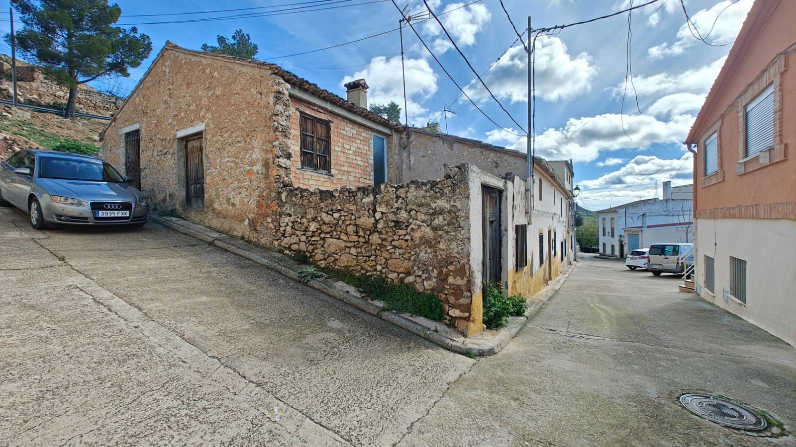 3 soveværelse Byhus til salg i Cortes de Pallas med garage - € 55.000 (Ref: 8895015)