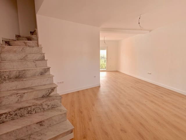 4 soveværelse Rækkehus til salg i Buñol med garage - € 305.000 (Ref: 8913173)