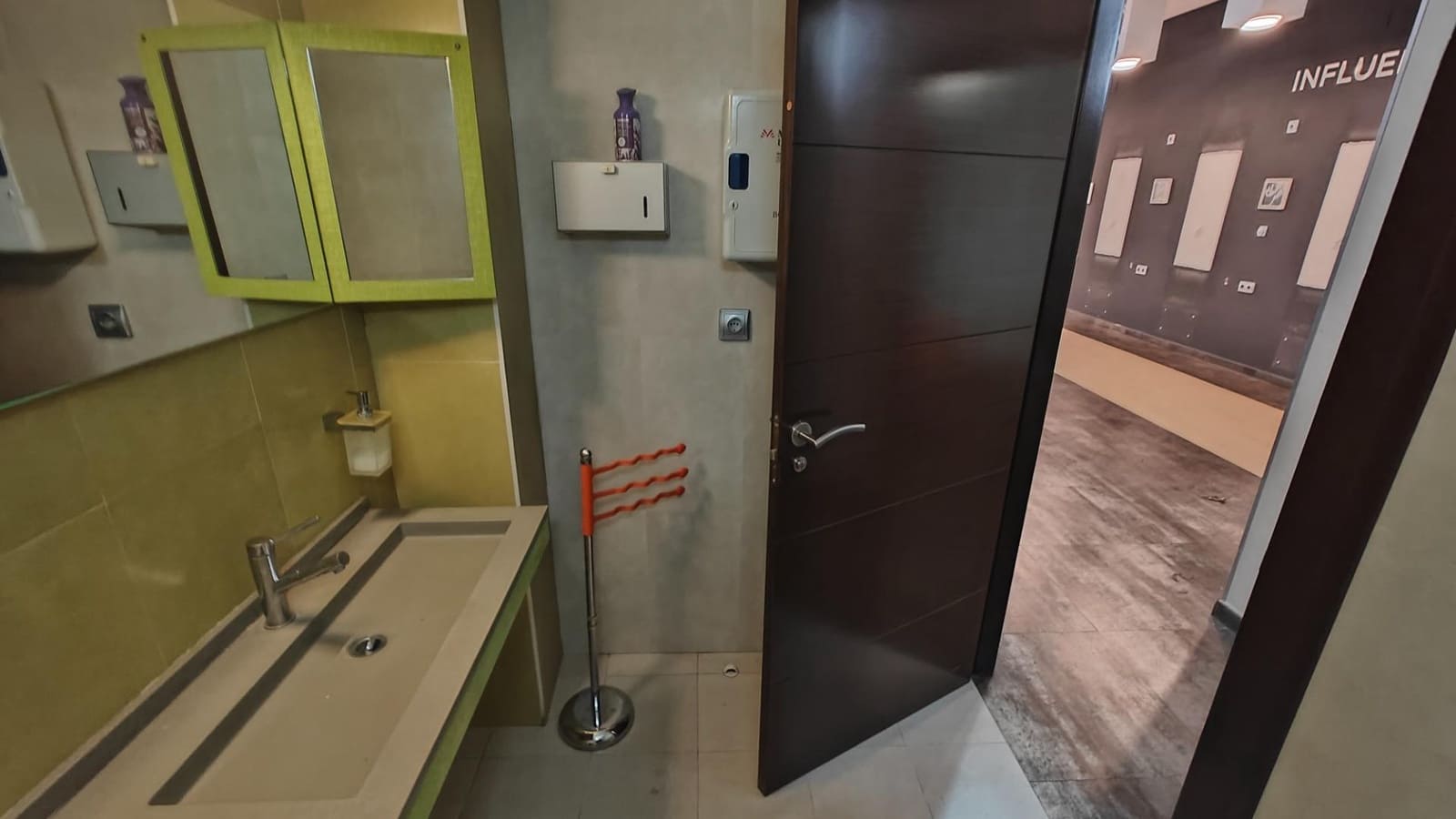 Erhverv til salg i Bunol - € 145.000 (Ref: 8952707)