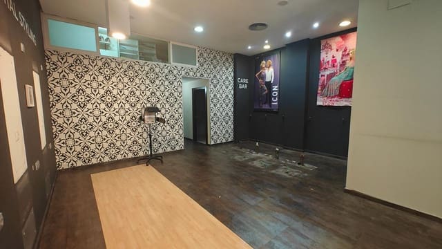 Commercial for sale in Buñol - € 145,000 (Ref: 8952707)